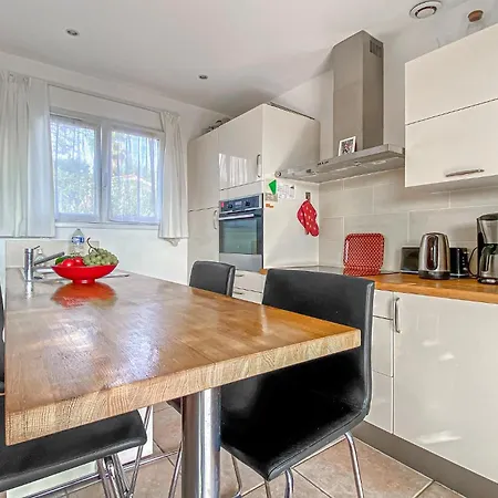 2 Bedroom Amazing In Roquebrune-sur Argens