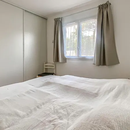 2 Bedroom Amazing In Κάμπινγκ