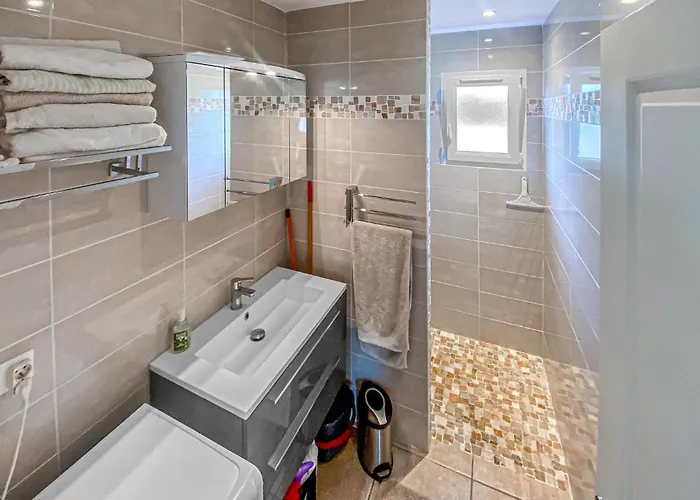 Kemp 2 Bedroom Amazing In 3*